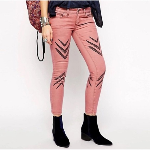Free People Denim - Free People Pink Chevron Tribal Graphic Print Skinny Jeans Rose Mauve Boho 27